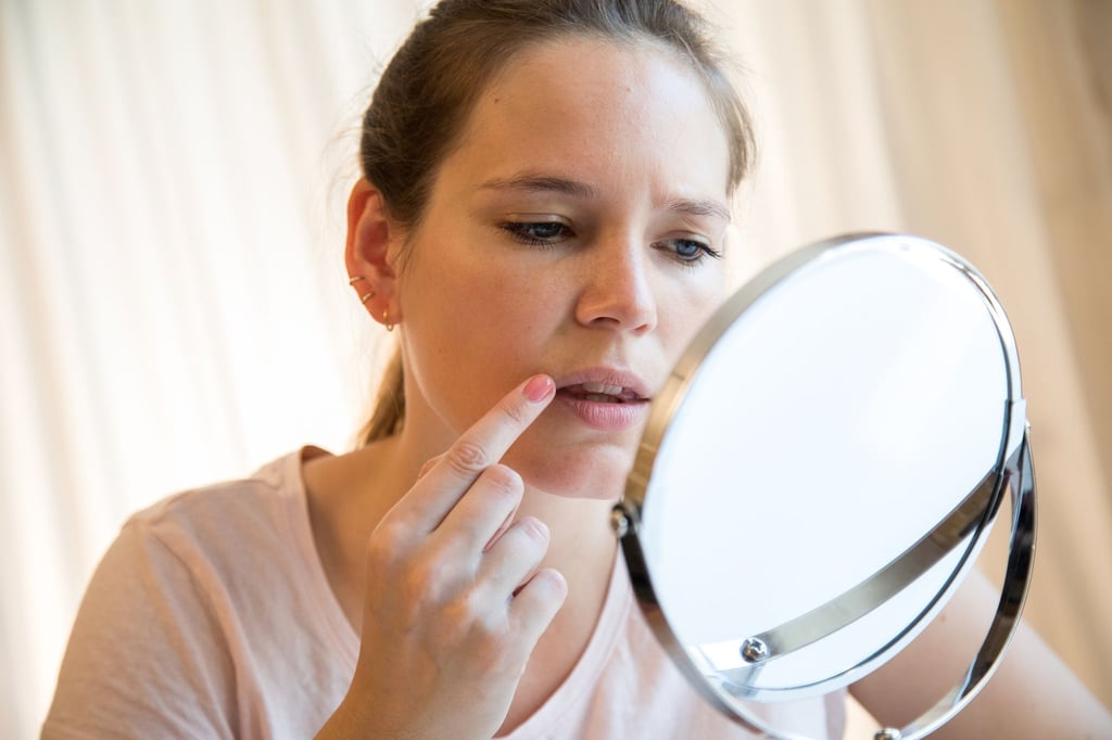 Bildet sich da etwa Herpes? Rezeptfreie Arzneimittel sowie Medizinprodukte versprechen eine schnellere Heilung. Die Stiftung Warentest ist nicht überzeugt.