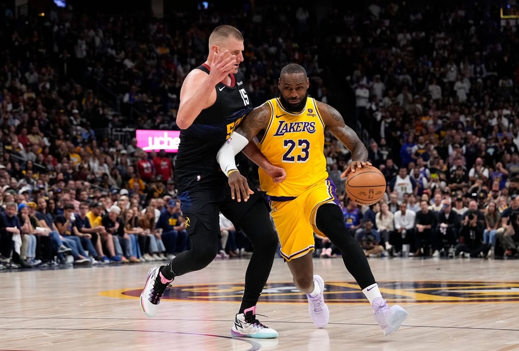 Sowohl LeBron James (r) als auch Nikola Jokic zählen zu den absoluten NBA-Stars.