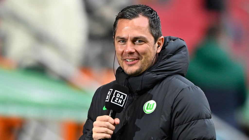 Marcel Schäfer am DAZN-Mikrofon.