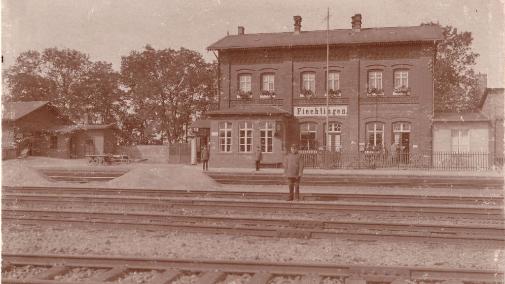 Der Flechtinger Bahnhof auf einer der ältesten noch vorhandenen Aufnahmen.