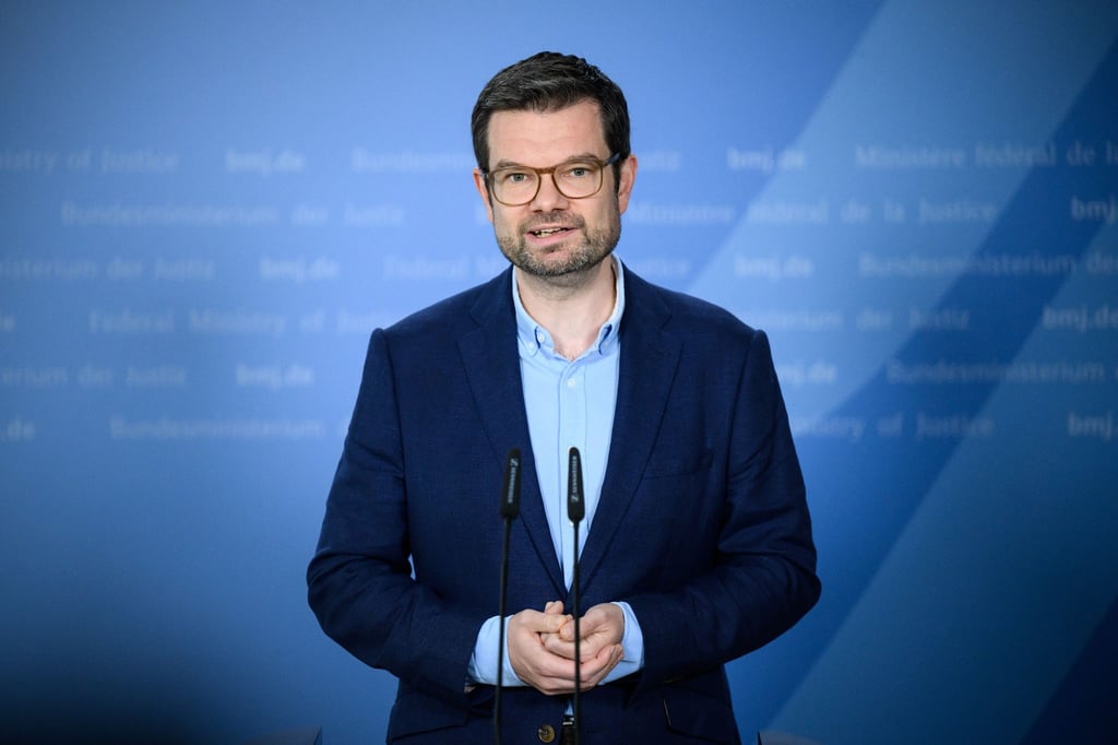 Marco Buschmann (FDP), Bundesminister der Justiz, äußert sich bei einer Pressekonferenz im Bundesministerium der Justiz zu seinen Reformvorschlägen für das Unterhaltsrecht.