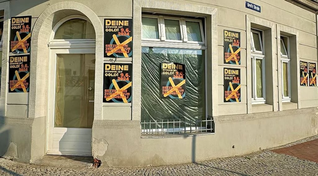 Allein am Schwarzen Adler in Salzwedel hingen mehrere Plakate.