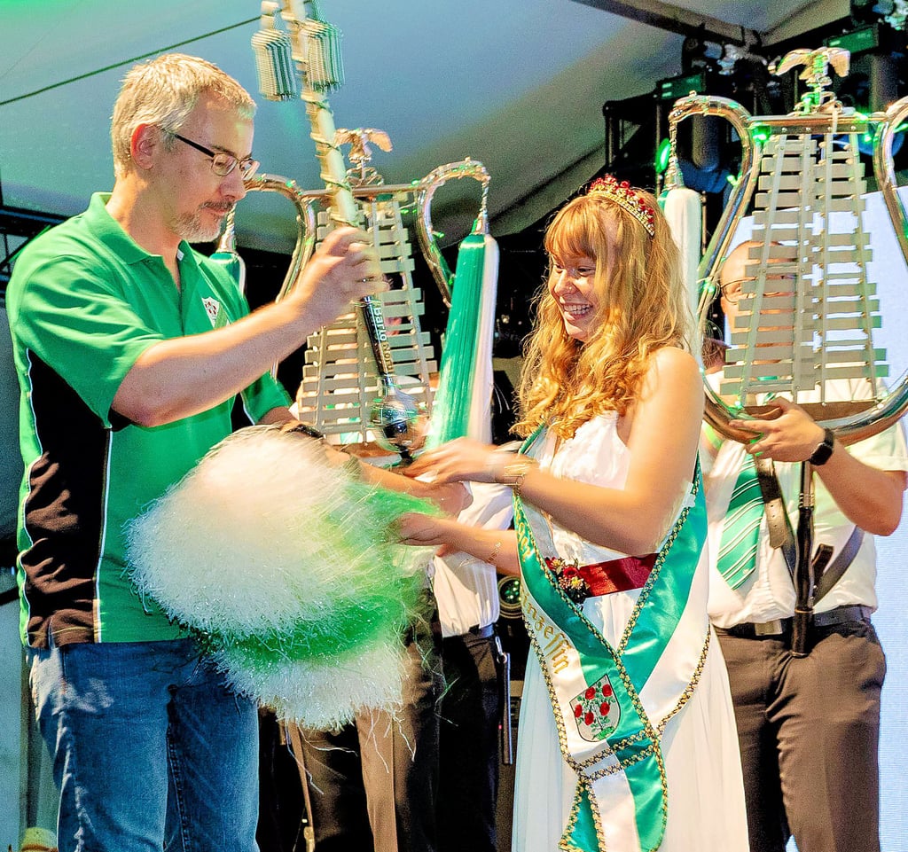 Vor einem Jahr waren die Annaburger während des Heimatabends im Wettfieber. Natürlich wurden auch die 1. Rosenprinzessin Emma Ihrke und der Vorsitzende des Heimatfestvereins, Stefan Schmidt, herausgefordert.