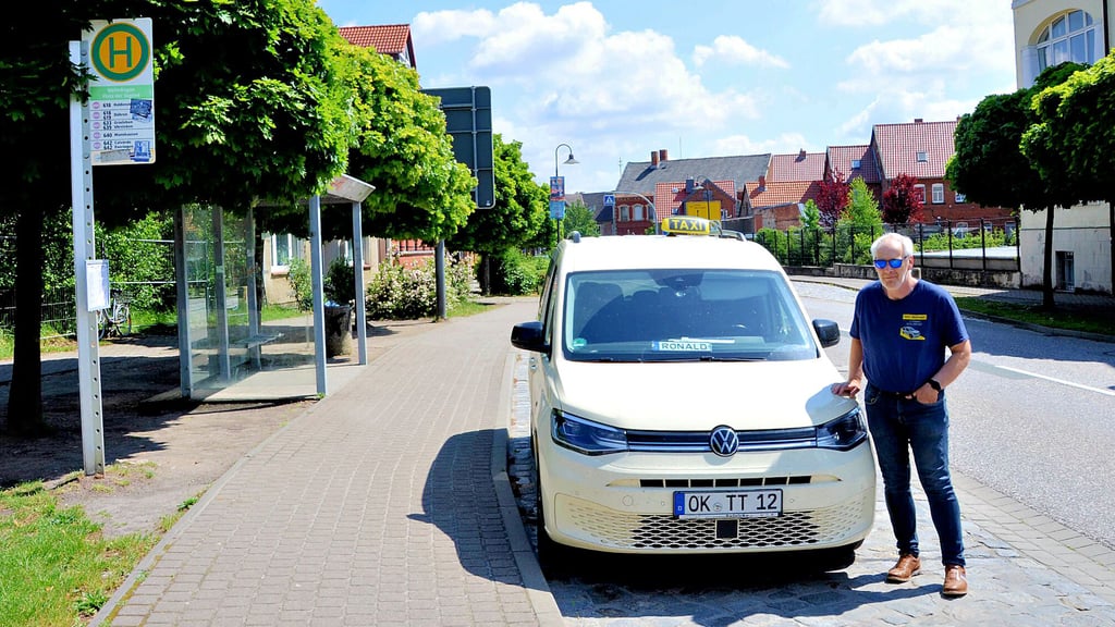 Ein Rufbus verkehrt zwischen Weferlingen und Oebisfelde. Der ist oft ein Taxi.