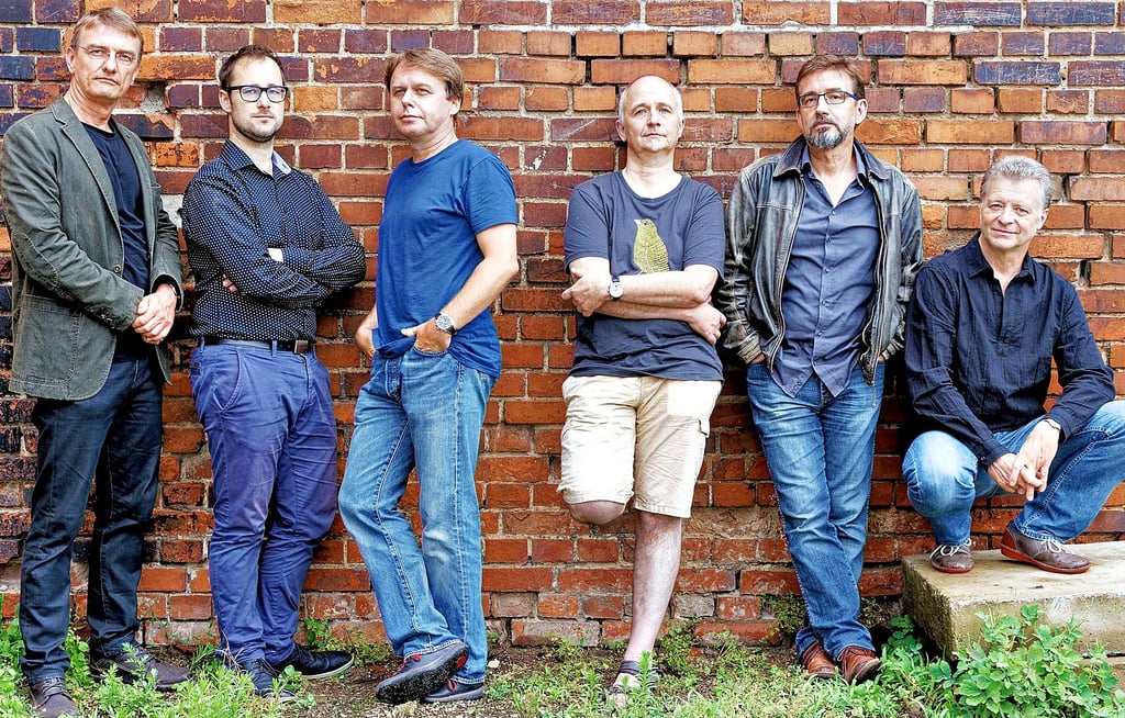 Heute besteht „The Flood“ aus sechs Mitgliedern: Matthias Stolp, Ruprecht Langer, Michael Kops, Thomas Müller, Thomas Stolp, Heiko Hendrich (v.l.)