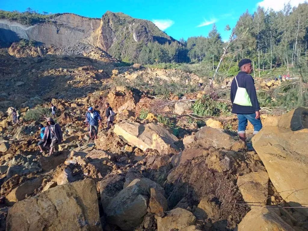 Ein großer Erdrutsch hat das Dorf Kaokalam unter sich begraben.