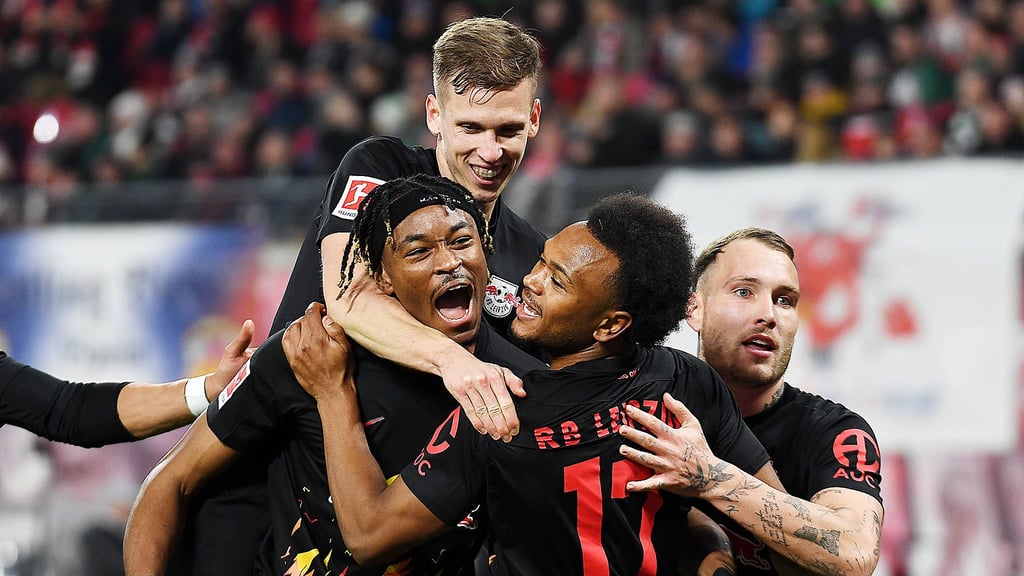 RB-Jubeltraube mit Dani Olmo (oben) und David Raum (r.).