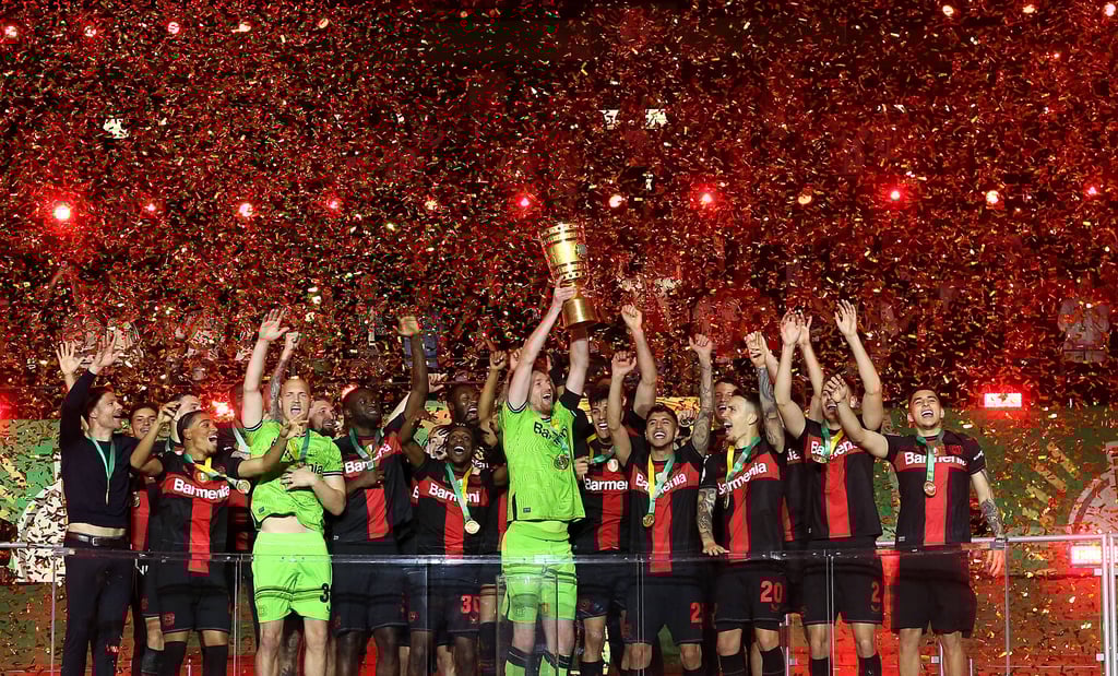 Double-Sieger Bayer Leverkusen nach dem Pokalgewinn