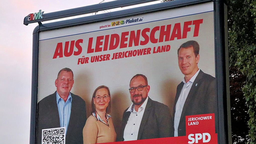 Wahlplakat der SPD in Möser mit Landrat Burchhardt (r.).