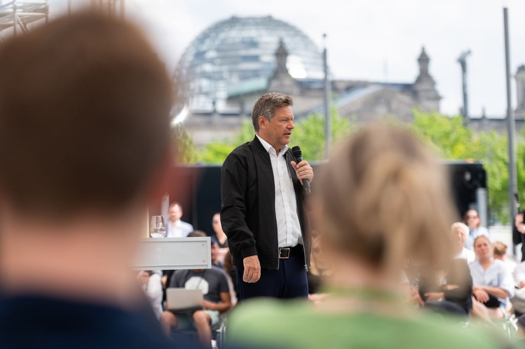 Vizekanzler Robert Habeck hat im Rahmen des Demokratiefests in Berlin die israelische Regierung kritisiert.