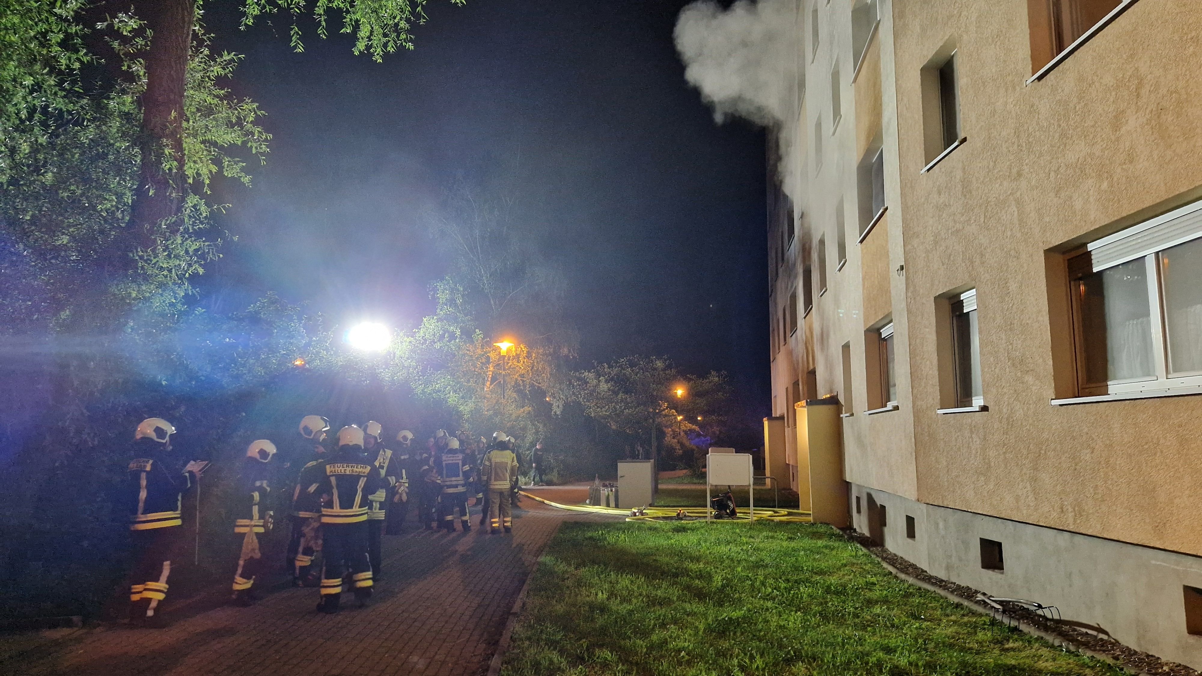 Brand In Halle: Feuerwehreinsatz: Sieben Verletzte Nach Kellerbrand In ...