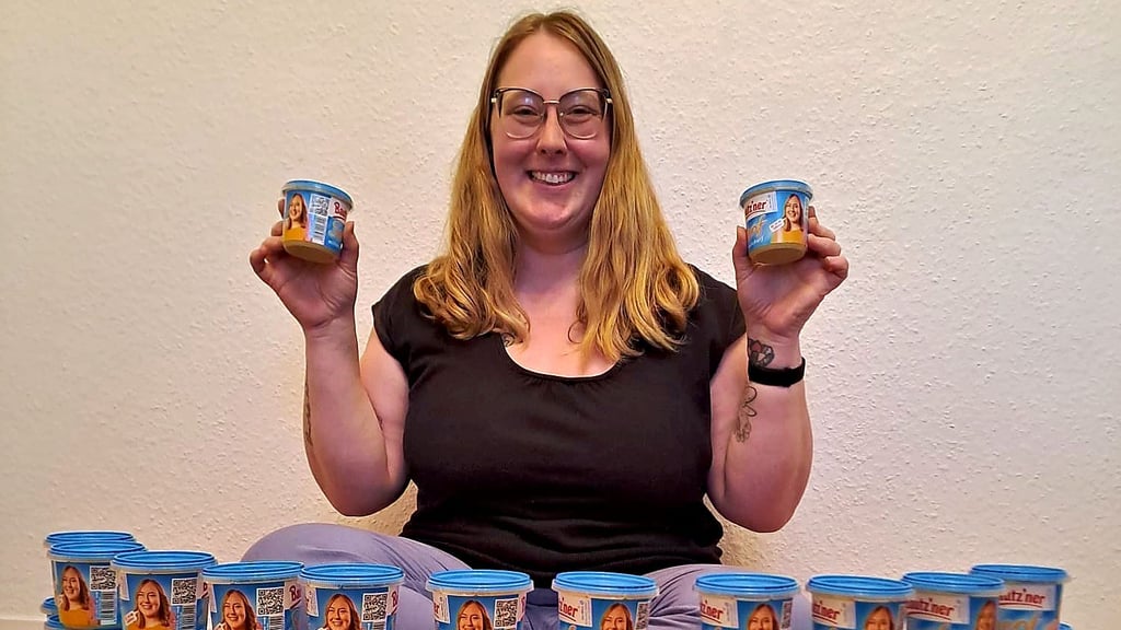 Sabrina Grünheidt aus Dessau ist jetzt auf über einer Million Senfbechern zu sehen.