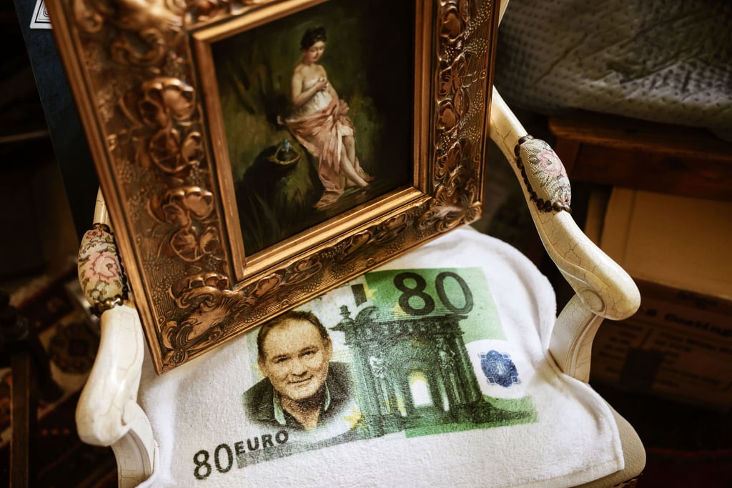 Inzwischen verkauft Walter Lehnertz sogar eigene Merchandising-Artikel.