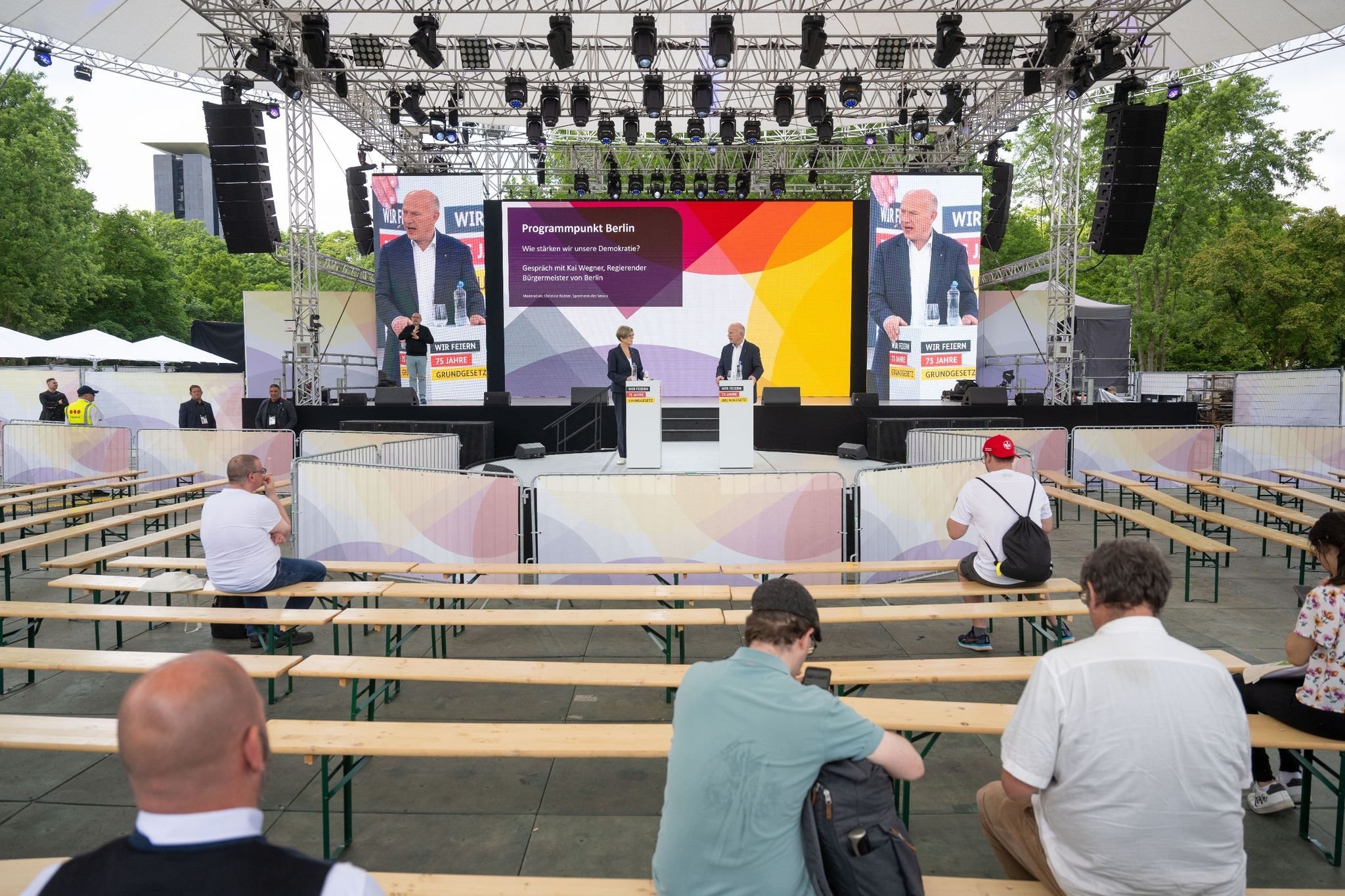 Demokratie: 75 Jahre Grundgesetz: Volksfest In Berlin