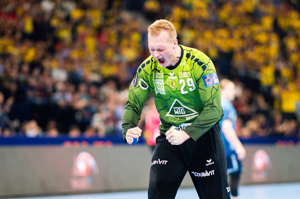 Rhein Neckar Löwens David Späth jubelt beim Spiel gegen Bukarest.