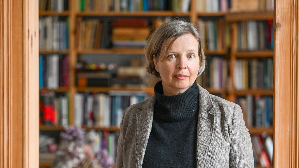 Schriftstellerin Jenny Erpenbeck in ihrem Berliner Arbeitszimmer