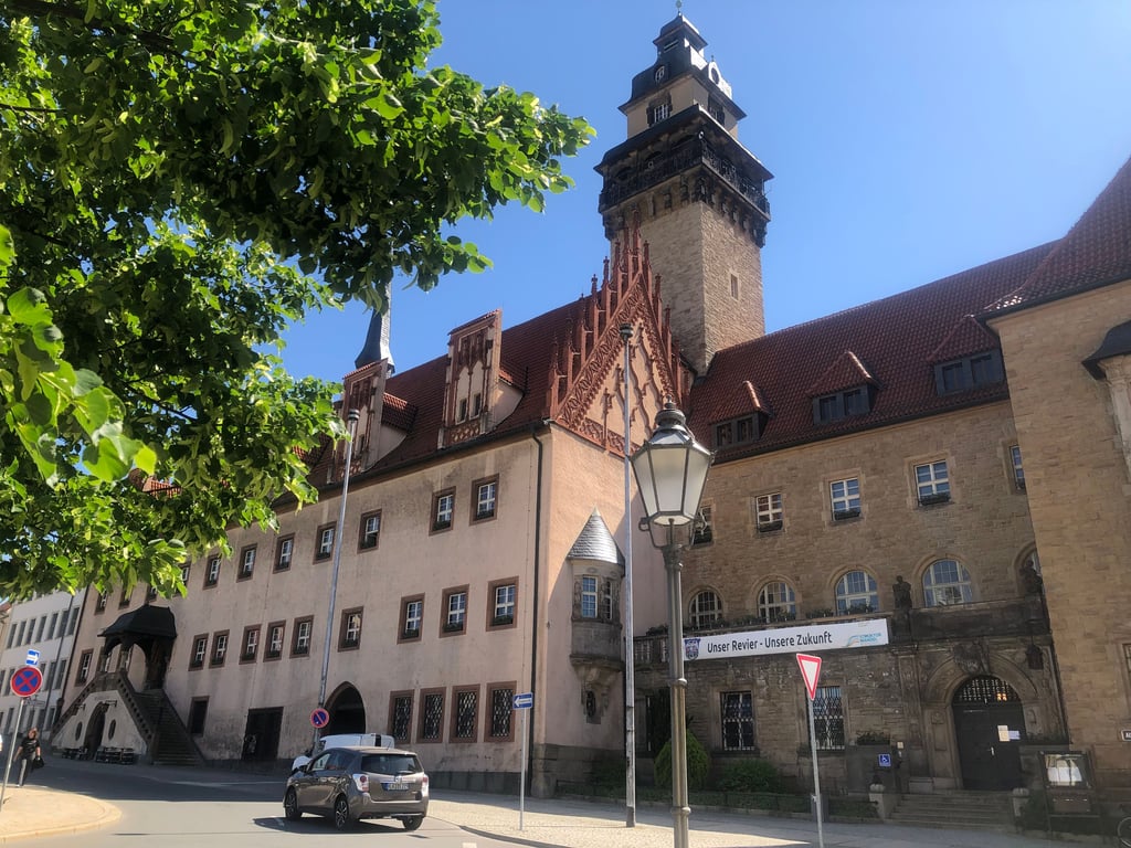 Das Bürgerbüro hat seit 27. Mai wieder geöffnet. Gelöst sind aber noch nicht alle Probleme. Eine Stadtratsfraktion stellt dazu einige Fragen.