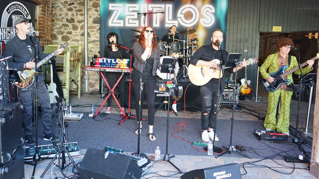 "Zeitlos" wird beim Stadtfest in Wolmirstedt am Sonanbend, 15. Juni 2024 um 20 Uhr spielen.
