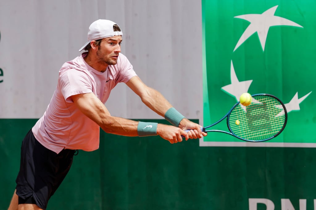 Qualifikant Henri Squire kämpfte sich in Paris in die zweite Runde.