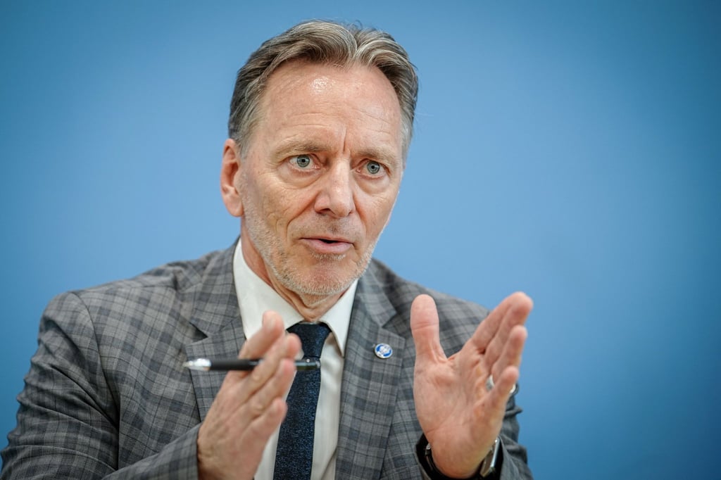 „Jeder politische Akteur, der nicht dazu beiträgt, dass es einen sachlichen Diskurs gibt, sondern Sündenböcke aufbaut trägt zu dieser Polarisierung bei“: Holger Münch.