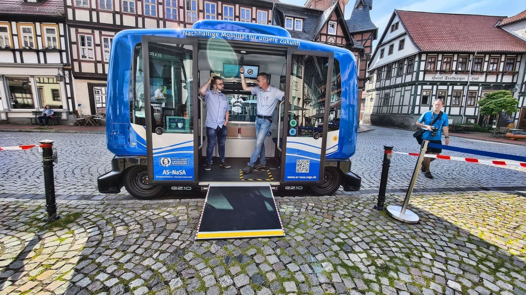 In einigen Gegenden Deutschlands wie hier in Stolberg werden teilautonome Fahrzeuge bereits erprobt.
