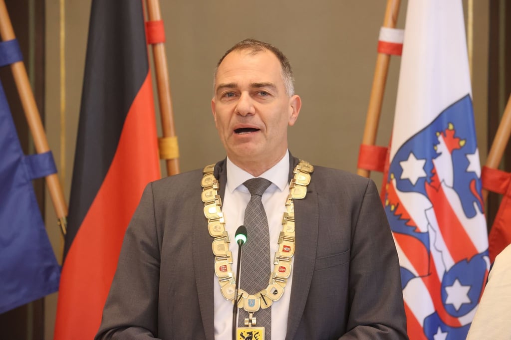 Peter Kleine, (parteilos), Oberbürgermeister von Weimar.