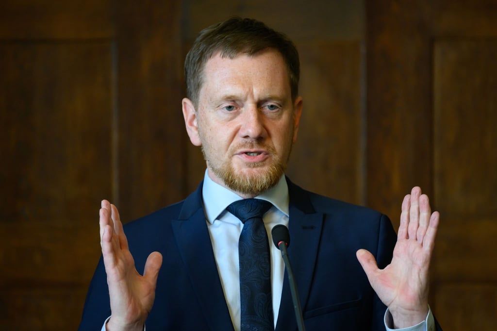 Michael Kretschmer (CDU), Ministerpräsident von Sachsen, spricht bei einer Veranstaltung im Bienenkorb in der Staatskanzlei.