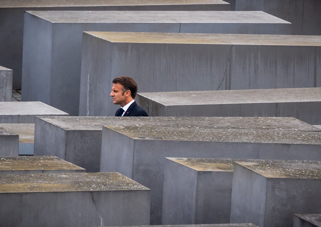 Emmanuel Macron, Präsident von Frankreich, besucht das Holocaust Mahnmal, das Denkmal für die ermordeten Juden Europas.