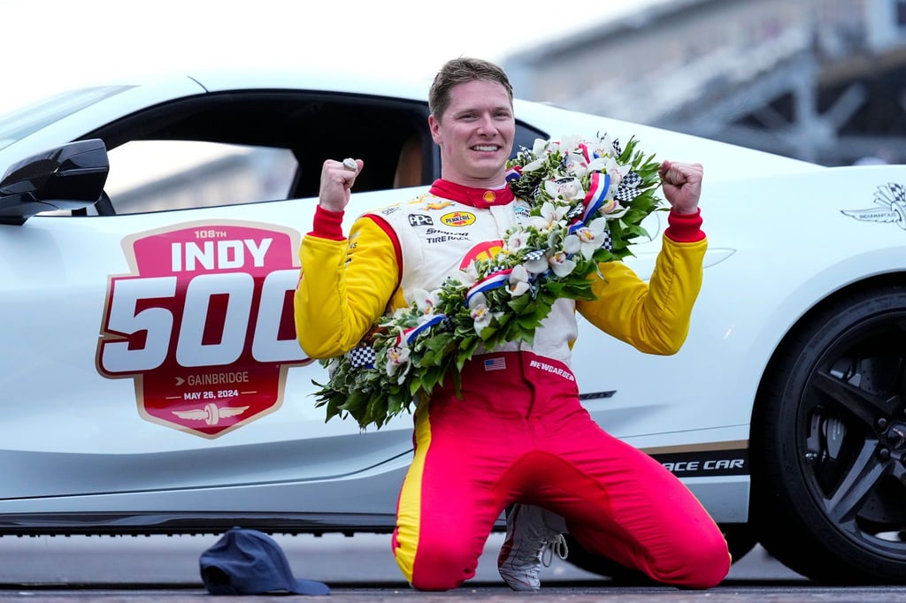 Josef Newgarden feiert nach seinem Sieg auf dem Indianapolis Motor Speedway.