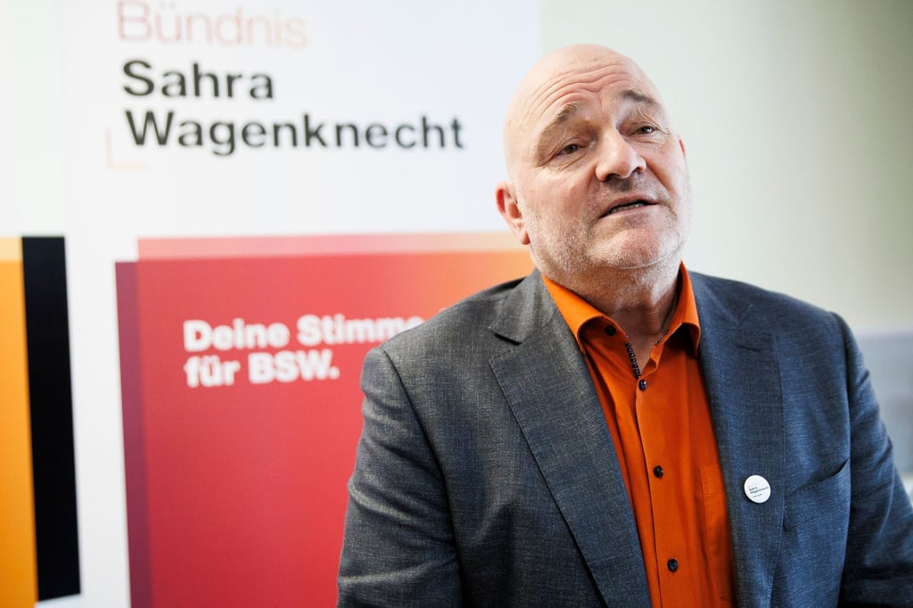 Robert Crumbach, Landesvorsitzender der brandenburgischen Partei Bündnis Sahra Wagenknecht Brandenburg (BSW), bei einer Pressekonferenz nach der Gründung des Landesverbandes Brandenburg des Bündnisses Sahra Wagenknecht (BSW).