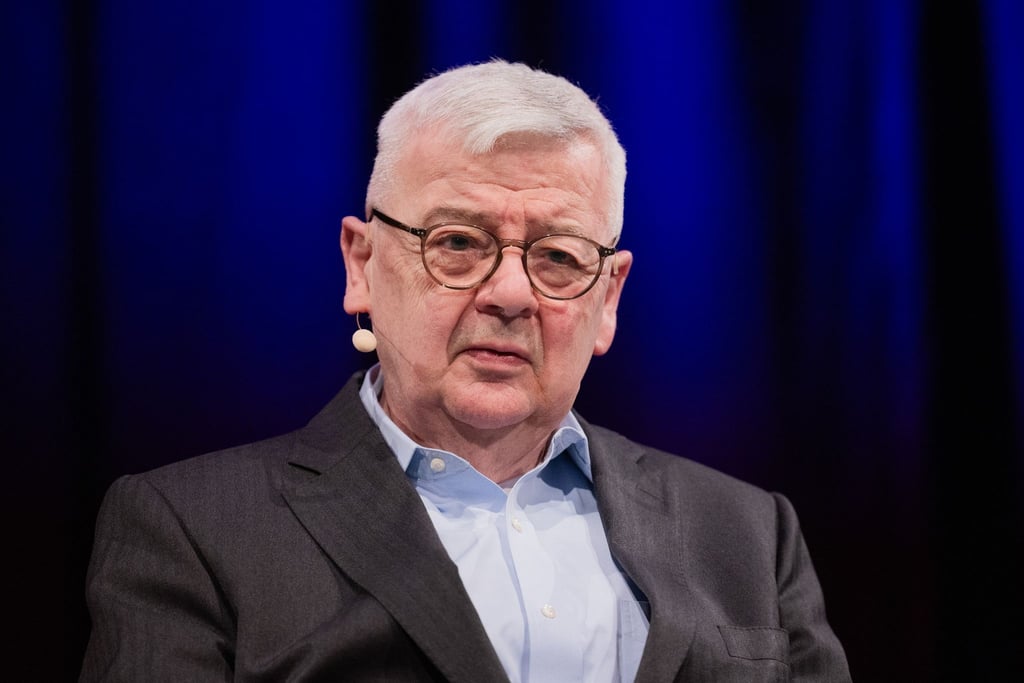 Joschka Fischer (Bündnis 90/Die Grünen), ehemaliger Bundesaußenminister sitzt im Rahmen des Literaturfestivals Lit.Cologne auf der Bühne im Funkhaus, wo er mit dem Politikwissenschaftler Münkler spricht.
