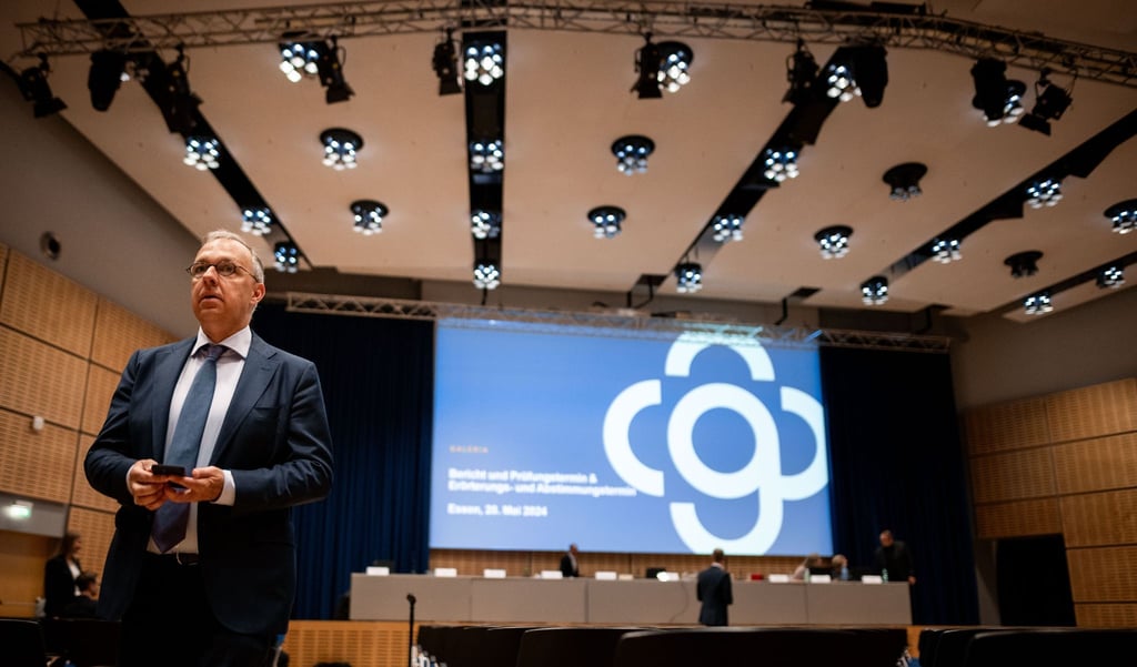 Der Insolvenzverwalter Stefan Denkhaus während der Gläubigerversammlung von Galeria Karstadt Kaufhof in der Messe Essen.