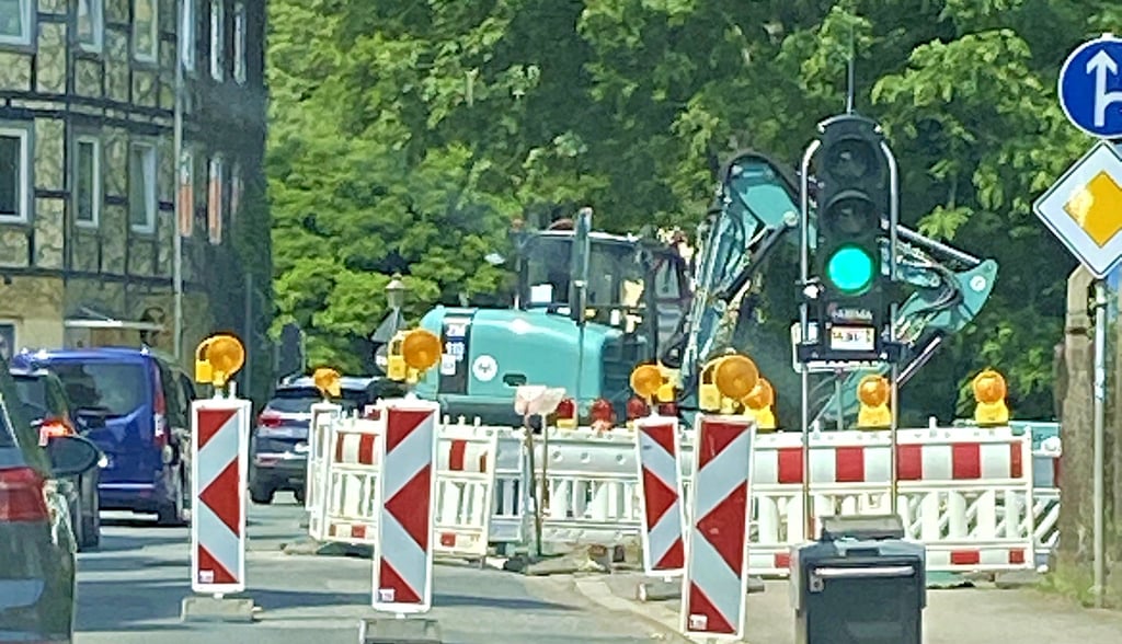 In der Bleichstraße wird der Verkehr aktuell halbseitig an der Baustelle Hospitalstraße vorbeigeleitet.