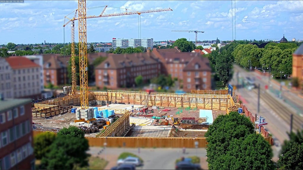 Baustelle für einen Container-Bau am Uniklinikum Magdeburg.  Um diese Fläche soll bis 2035 das neue Zentralkrankenhaus entstehen.