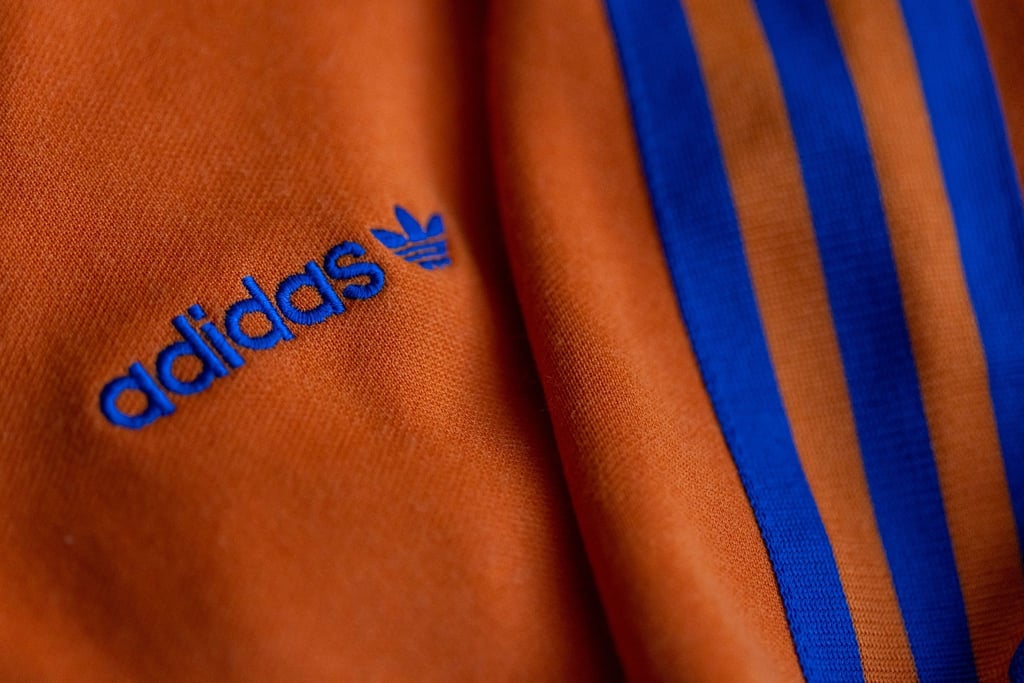 Nike darf in Deutschland eine bestimmte Sporthose wegen großer Ähnlichkeit mit dem Drei-Streifen-Design von Adidas nicht mehr anbieten.
