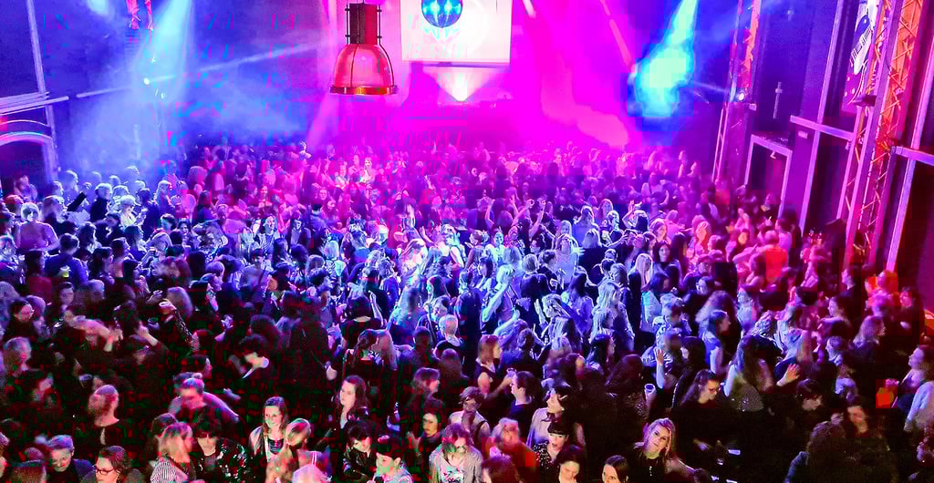 Bisher fanden die „Mama geht tanzen“-Partys in Magdeburg in der Factory statt: Am Freitag wird erstmals unter freiem Himmel in der Festung Mark getanzt.