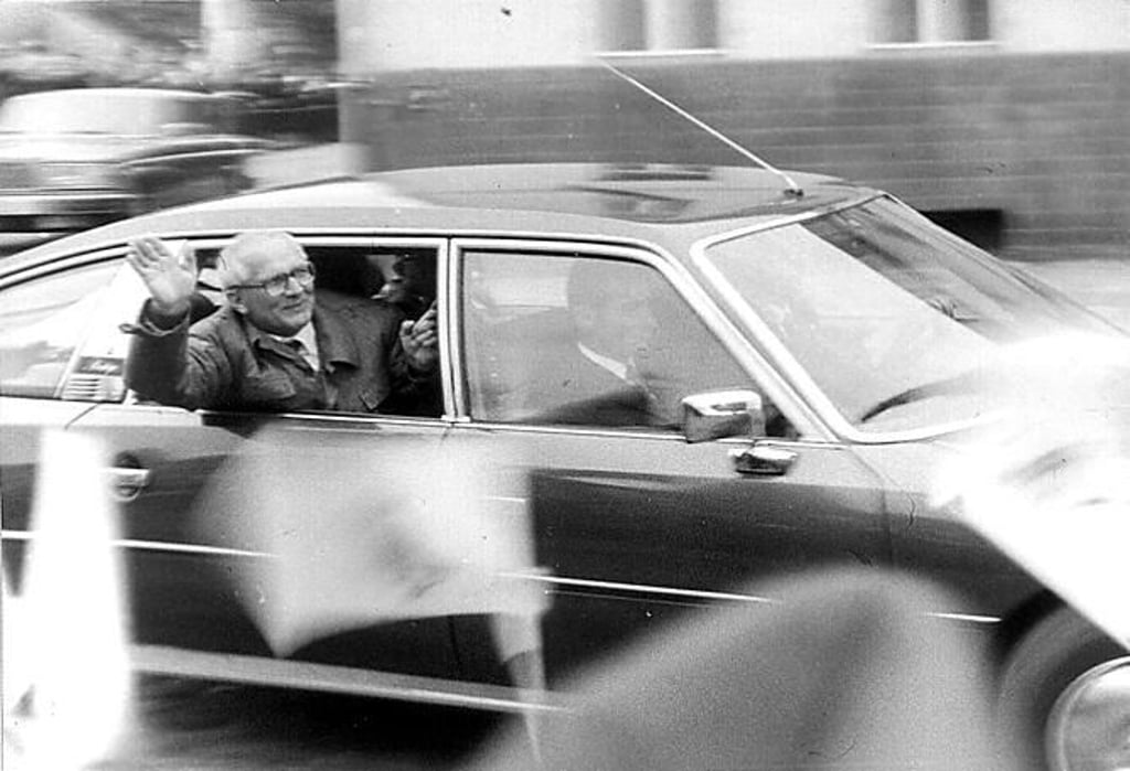 Erich Honecker saust 1980 im Citroën durch den Ort Dolle.
