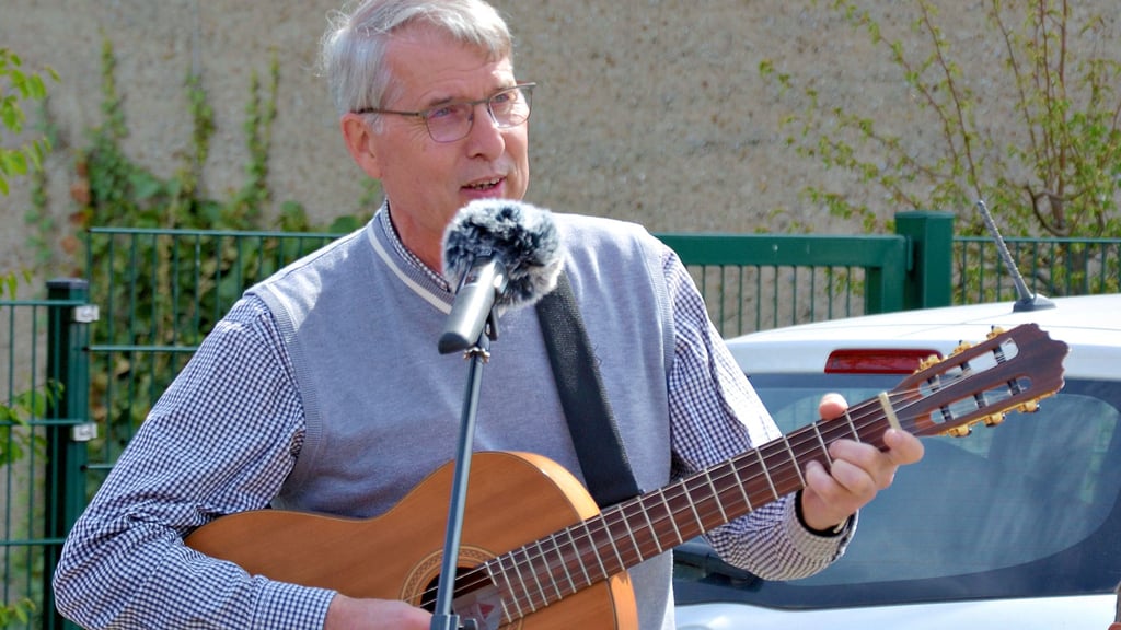 Andreas Dertz wird auch gern als der singende Bürgermeister bezeichnet. Da er nicht mehr kandidiert, hoffen alle, dass er sein Versprechen, sich wieder mehr der Musik widmen zu wollen, wahr machen wird.