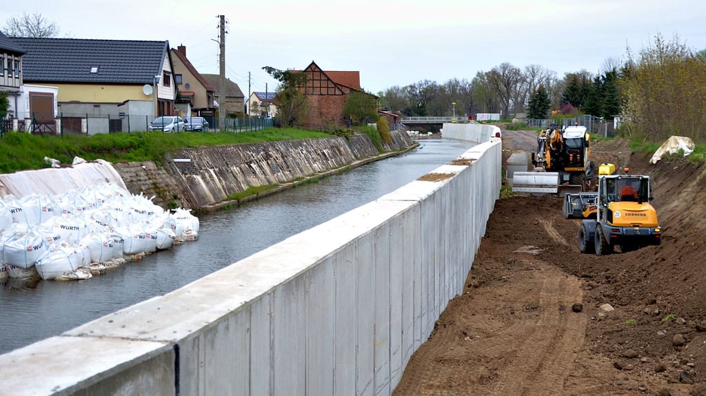 Die Bode bei Krottorf: Mit dem 2. Bauabschnitt wird die linksseitige Uferwand saniert.