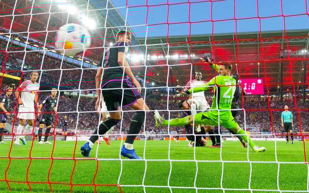 Spotlight auf RB gegen Bayern: Tor von Castello Lukeba im Hinspiel.