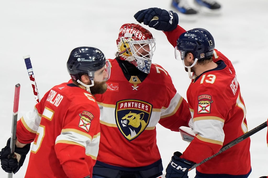 Die Florida Panthers feiern den Sieg gegen die New York Rangers.