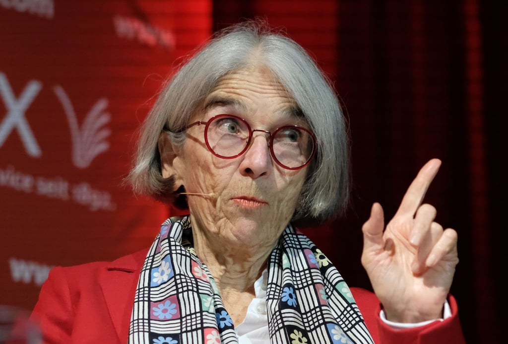 2007 floh Donna Leon vor den immer größeren Touristenströmen in Venedig und siedelte in die Schweiz über.
