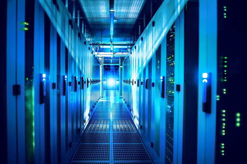 Blick in ein Datacenter von Envia-Tel: Dort betrieben unterschiedliche Firmen ihrer Server, von denen Daten abgerufen werden.