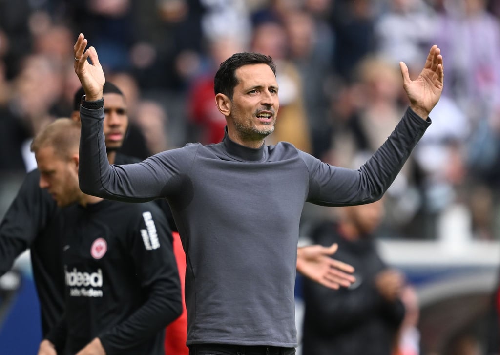 Dino Toppmöller bleibt der Trainer der Frankfurter Eintracht.