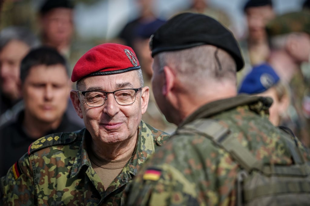 Das Bundeswehr-Manöver Quadriga sende auch ein Signal an die Deutschen, so Generalinspekteur Carsten Breuer (l): „Die Bundeswehr geht konsequent den Weg in Richtung Kriegstüchtigkeit.“