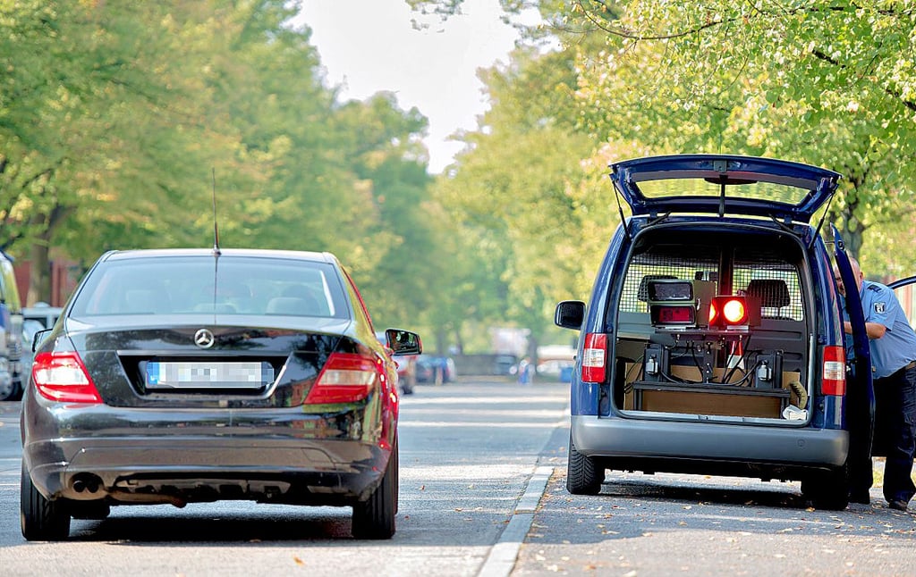 Auch in Dessau wird aus einem Auto geblitzt, wie aus diesem hier.