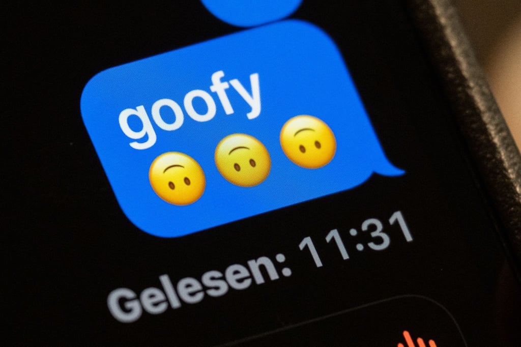 Der Begriff „goofy“ (komisch, tollpatschig) war das „Jugendwort des Jahres 2023“.