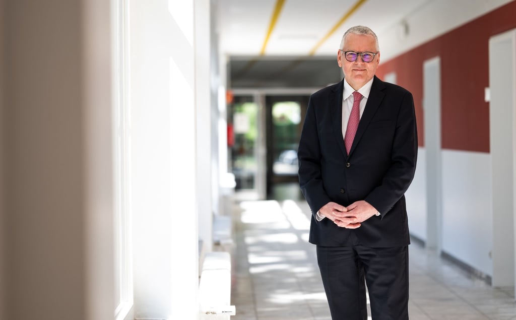Frank-Thomas Hett, neuer Präsident des Oberverwaltungsgerichts in Lüneburg. Hett wünscht sich keinen Abbau von Richterstellen - zu groß sei der Berg an Verfahren, die man vor sich herschiebe.