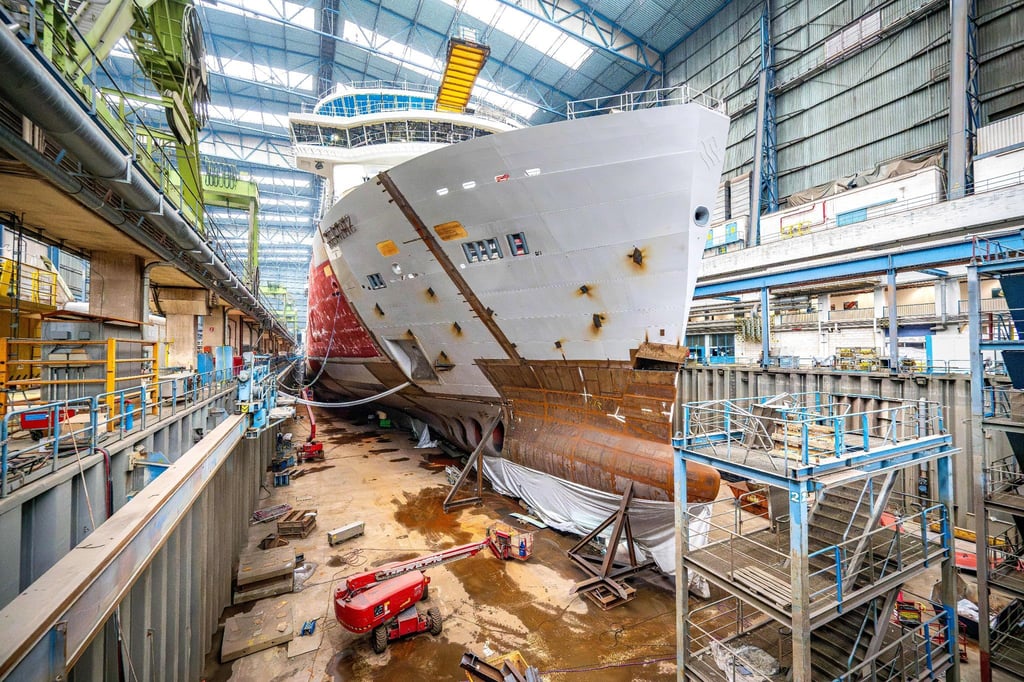 Das Kreuzfahrtschiff „Silver Ray“ in einer Halle der Meyer Werft (Archivbild).