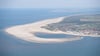 Blick aus der Luft auf die ostfriesische Insel Borkum in der Nordsee.